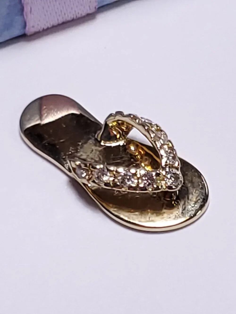 Estate .10ctw Natural Rd Diamond Flip Flop/Sandal 14Kt Yellow Gold Pendant#24948